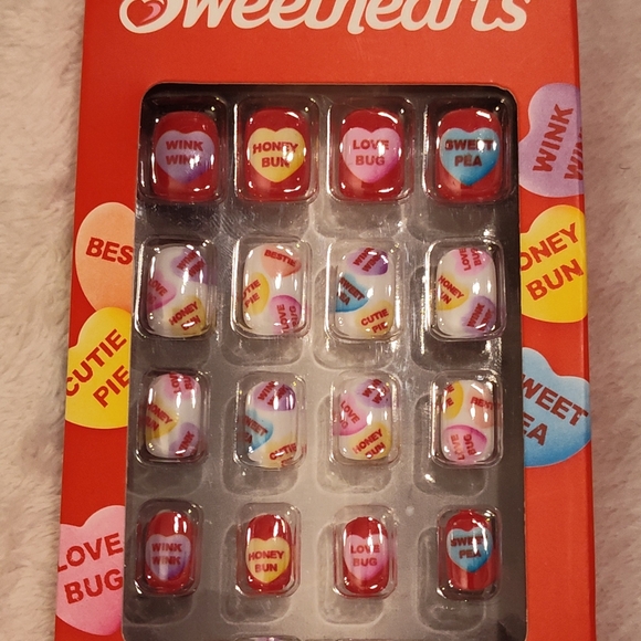 NWT! Valentine's Day Nail Polish Strips & Press-On Nails Set - Picture 4 of 12